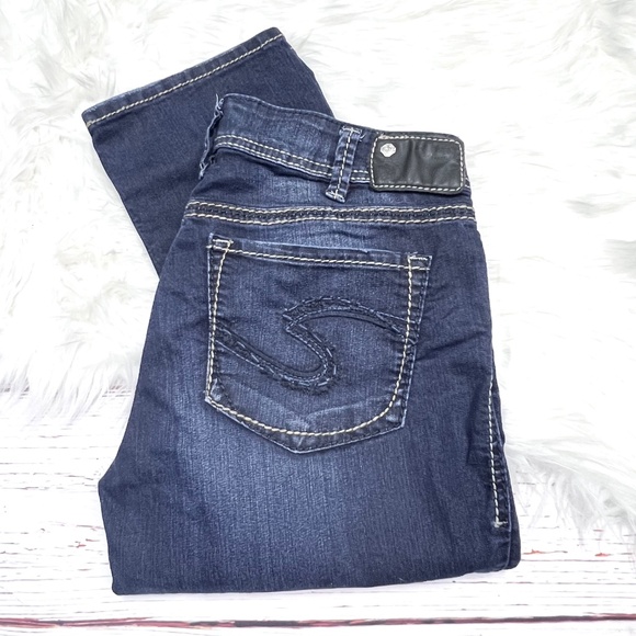 👖|•SILVER JEANS•| Suki Capri Jeans Size 30👖 - Picture 3 of 8